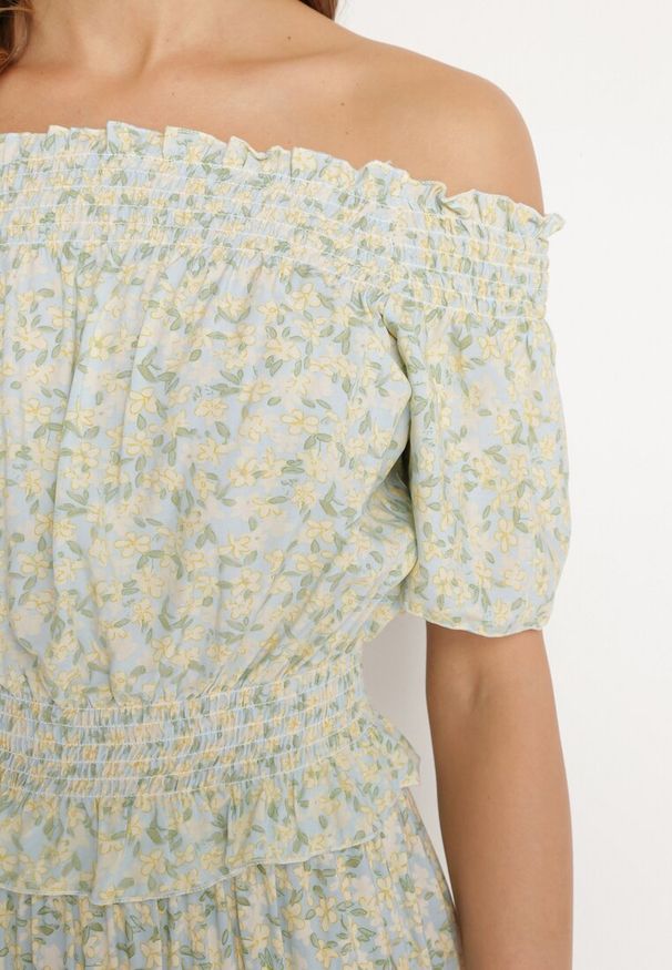 Born2be - Jasnoniebieski Letni Komplet Bawełniany Bluzka Hiszpanka i Rozkloszowana Spódnica w Kwiaty Zireaelma. Kolor: niebieski. Materiał: bawełna. Wzór: kwiaty