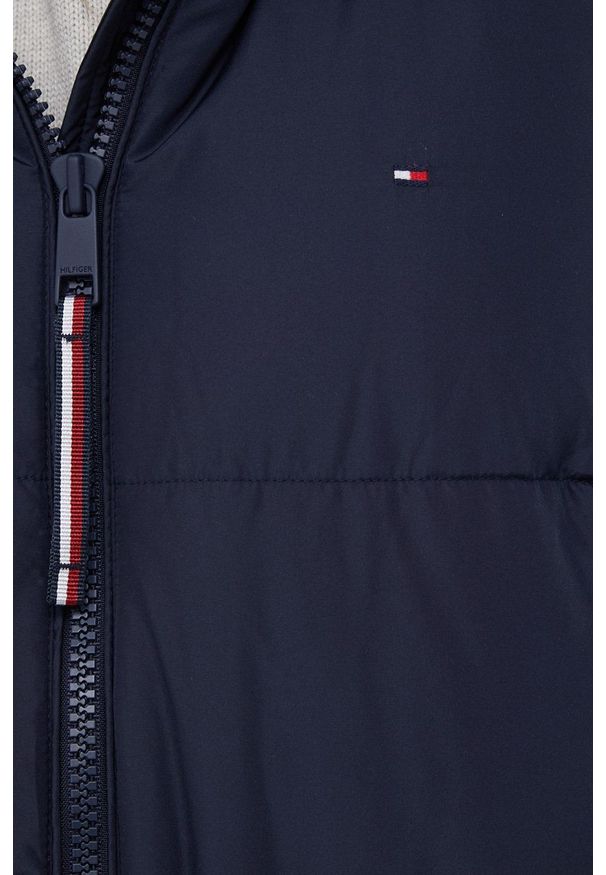TOMMY HILFIGER - Tommy Hilfiger Kurtka damska kolor granatowy zimowa. Okazja: na co dzień. Typ kołnierza: kaptur. Kolor: niebieski. Sezon: zima. Styl: casual
