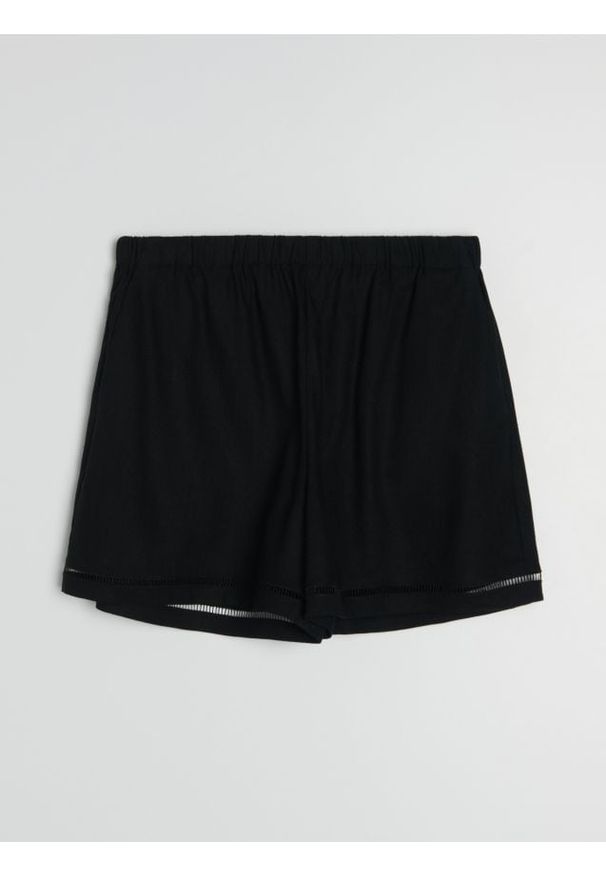 Sinsay - Szorty z domieszką lnu - czarny. Kolor: czarny. Materiał: len