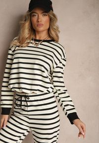 Renee - Czarna Bluza z Bawełny z Motywem Pasków i Ściągaczem Fenarel. Okazja: na co dzień. Kolor: czarny. Materiał: bawełna. Długość rękawa: długi rękaw. Długość: długie. Styl: klasyczny, elegancki, casual