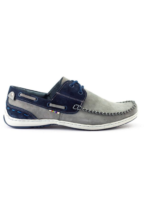 KOMODO Buty męskie mokasyny 902 szare. Okazja: na co dzień. Kolor: szary. Materiał: skóra, guma. Wzór: napisy. Styl: elegancki, klasyczny, casual