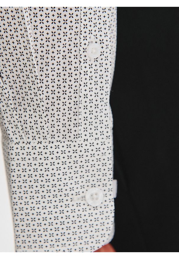 Pako Lorente - PAKO LORENTE - Biała koszula męska w mikrowzór. Kolor: biały. Materiał: bawełna, elastan. Długość rękawa: długi rękaw. Długość: długie