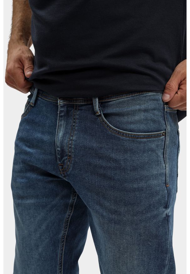 Męskie Spodnie jeansowe Mustang Style Oregon Slim K Denim Blue 1017226 5000 682