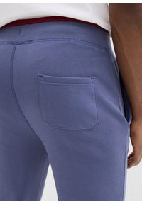 bonprix - Spodnie sportowe z czystej bawełny, ze sportowymi detalami. Kolor: niebieski. Materiał: bawełna. Wzór: nadruk. Styl: sportowy #3