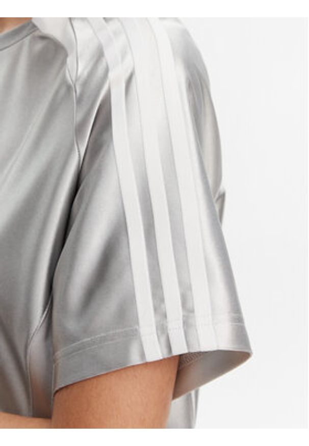 Adidas - adidas Sukienka codzienna adicolor Teamgeist JD0262 Szary Loose Fit. Okazja: na co dzień. Kolor: szary. Materiał: syntetyk. Typ sukienki: proste. Styl: casual