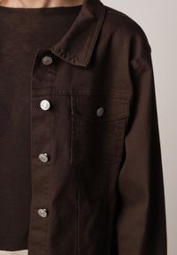 Born2be - Ciemnobrązowa Bawełniana Kurtka Jeansowa Perimea. Kolor: brązowy. Materiał: bawełna, jeans #8