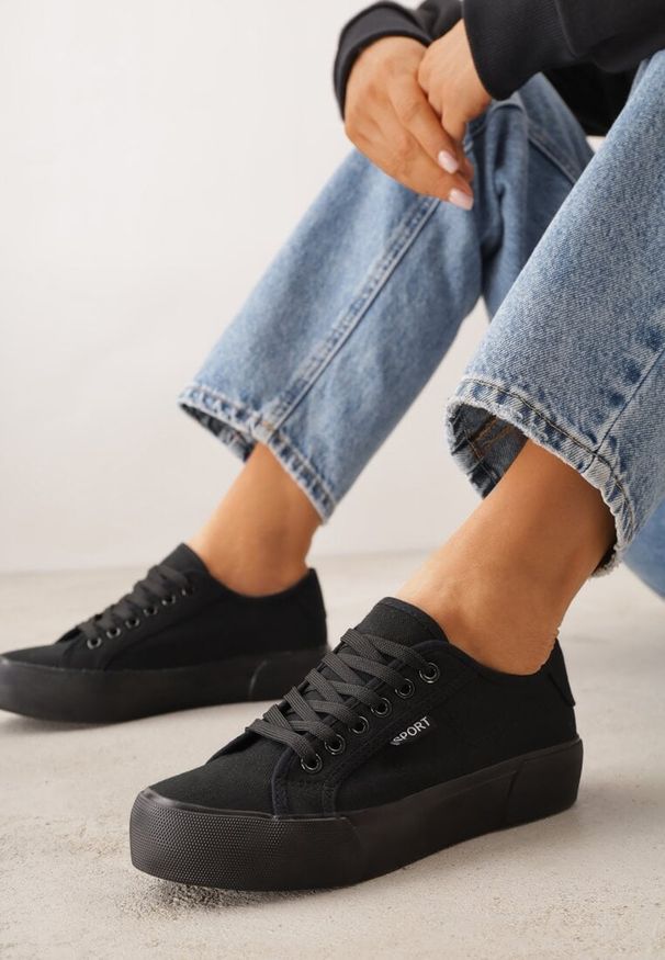 Renee - Czarne Trampki VICES z Napisem Rioselle. Okazja: na co dzień. Kolor: czarny. Materiał: skóra, materiał, dresówka. Wzór: napisy. Sezon: wiosna. Styl: casual, elegancki