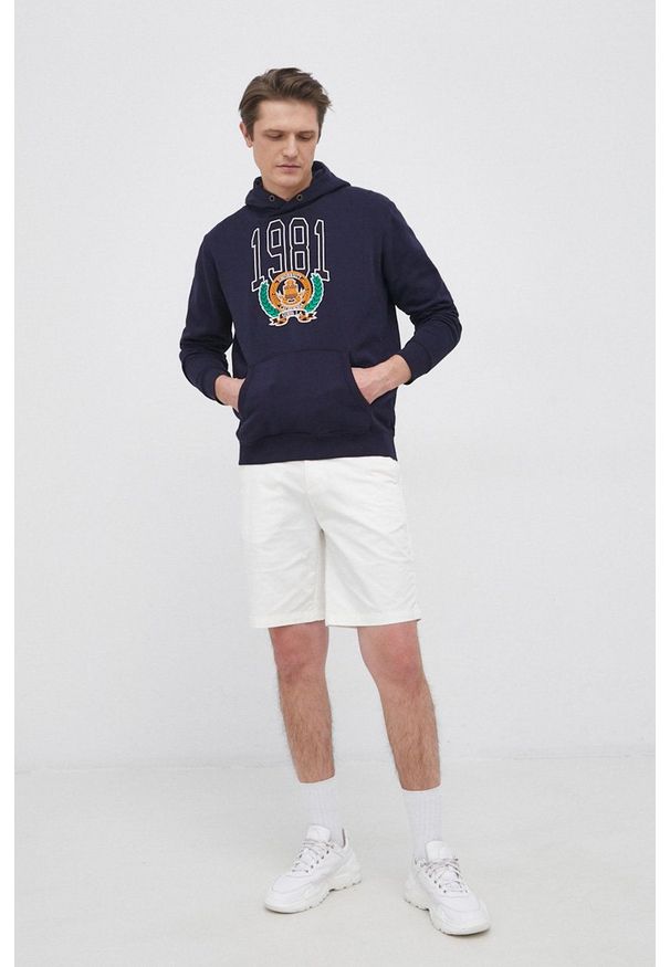 Guess Bluza bawełniana męska kolor granatowy z kapturem z aplikacją. Okazja: na co dzień. Typ kołnierza: kaptur. Kolor: niebieski. Materiał: bawełna. Wzór: aplikacja. Styl: casual