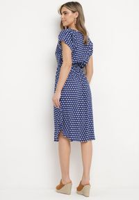 Born2be - Granatowa Bawełniana Sukienka z Gumką w Pasie i Falbanką Romilla. Kolor: niebieski. Materiał: bawełna. Sezon: lato. Styl: wizytowy #2