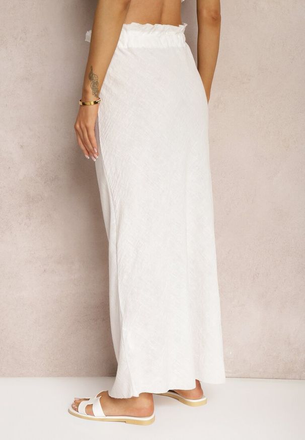 Renee - Biała Spódnica z Gumką w Talii Tiamantee. Okazja: na co dzień, na plażę. Kolor: biały. Materiał: tkanina. Sezon: lato. Styl: casual