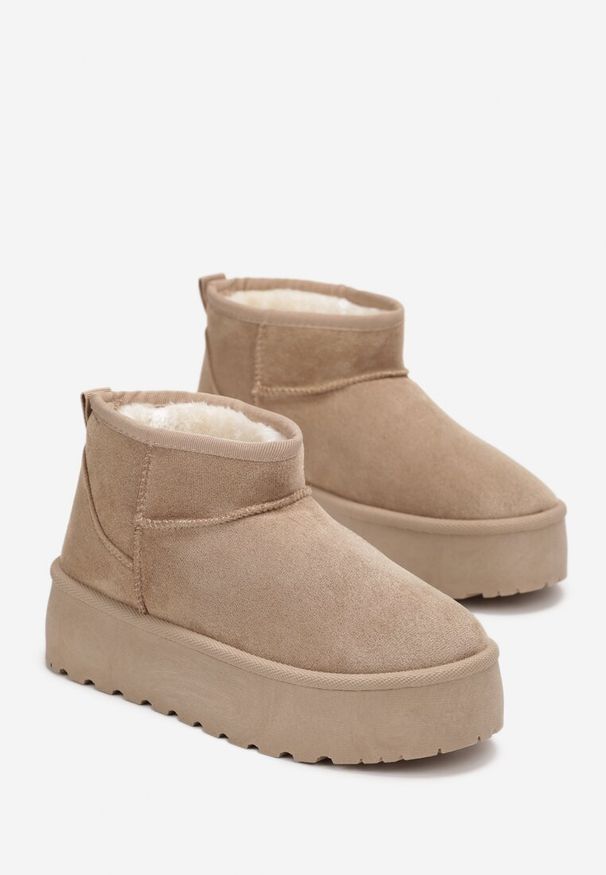 Born2be - Ciemnobeżowe Krótkie Śniegowce na Platformie Ringnalda. Okazja: na co dzień. Kolor: beżowy. Materiał: futro, materiał, wełna, jeans. Sezon: zima. Obcas: na platformie. Styl: elegancki, casual. Wysokość obcasa: średni