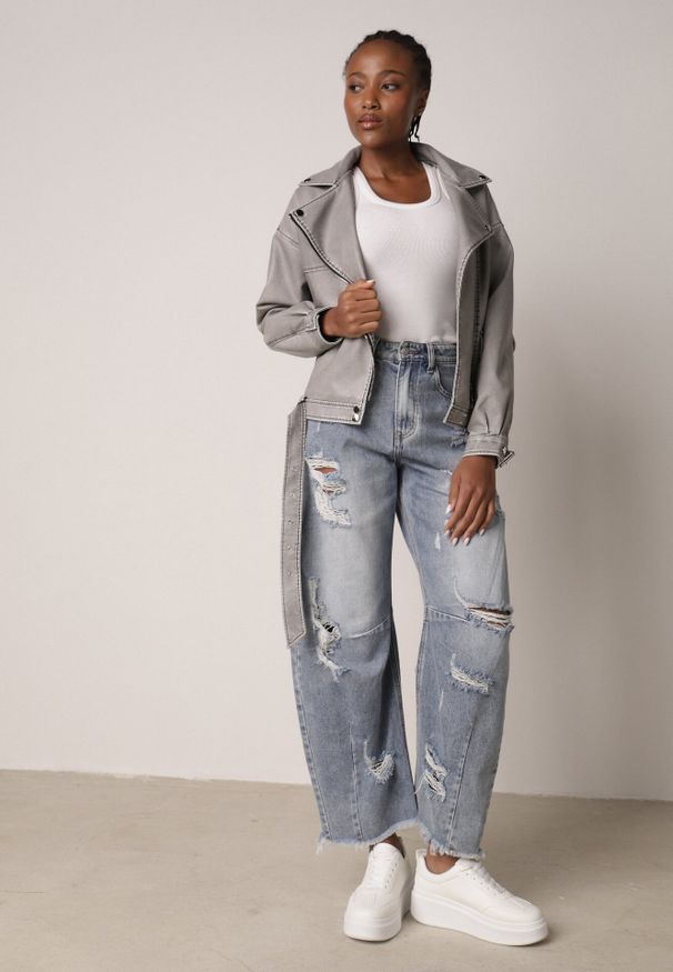 Born2be - Niebieskie Bawełniane Jeansy Balloon z Wysokim Stanem i z Prztarciami Dziurami Typhaea. Okazja: na co dzień. Stan: podwyższony. Kolor: niebieski. Styl: casual, elegancki