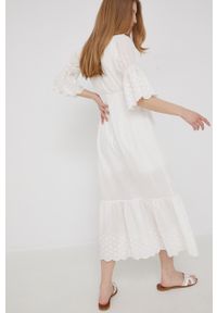 Answear Lab sukienka bawełniana kolor biały maxi rozkloszowana. Kolor: biały. Materiał: bawełna. Wzór: haft. Typ sukienki: rozkloszowane. Styl: wakacyjny. Długość: maxi