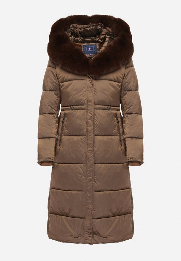 Born2be - Brązowa Długa Kurtka Puchowa z Pikowanymi Przeszyciami i Kapturem z Futrem Zevea. Okazja: na spacer, na co dzień. Kolor: brązowy. Materiał: futro, puch. Długość: długie. Styl: casual, elegancki