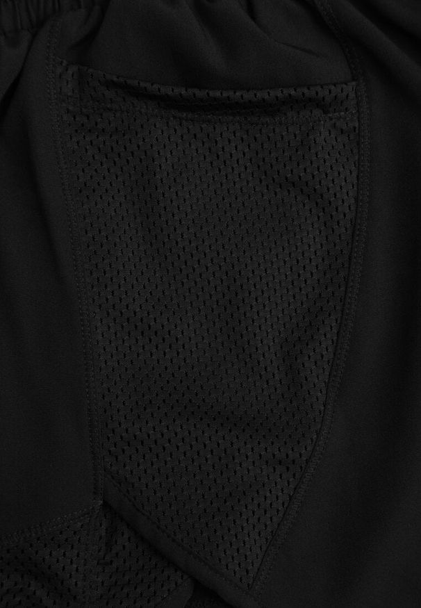 Renee - Czarne Szorty w Sportowym Stylu z Siateczką i Podszewką Elishka. Okazja: na co dzień, na spacer. Kolor: czarny. Styl: sportowy