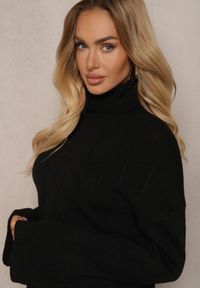 Renee - Czarny Golf o Wydłużonym Kroju w Romby Hennsa. Okazja: na co dzień. Typ kołnierza: golf. Kolor: czarny. Materiał: jeans. Styl: casual #4
