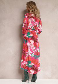 Renee - Fuksjowa Sukienka Maxi z Wiskozy w Kwiatowy Print o Koszulowym Fasonie z Paskiem Carolles. Kolor: różowy. Materiał: wiskoza. Wzór: kwiaty, nadruk. Typ sukienki: koszulowe. Długość: maxi #5