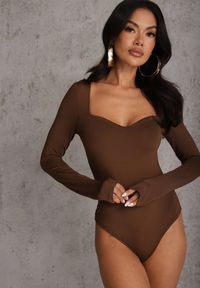 Renee - Brązowe Body z Kwadratowym Dekoltem Macotte. Typ kołnierza: dekolt kwadratowy. Kolor: brązowy. Materiał: wiskoza, skóra, materiał, jeans. Długość rękawa: długi rękaw. Długość: długie. Styl: elegancki #5