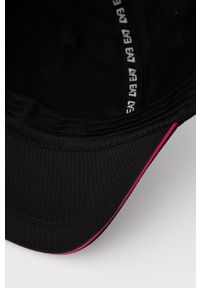 EA7 Emporio Armani czapka bawełniana kolor czarny z aplikacją. Kolor: czarny. Materiał: bawełna. Wzór: aplikacja