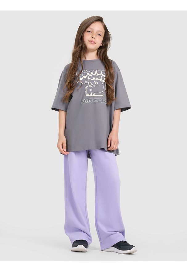 4f - 4F T-shirt oversize z nadrukiem dziewczęcy - szary 128 (7-8 lat). Okazja: na co dzień. Kolor: szary. Materiał: bawełna, jersey. Wzór: nadruk. Sezon: lato. Styl: klasyczny, sportowy, casual