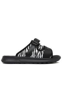 Klapki New Balance SWA330T3 - czarne. Kolor: czarny. Materiał: materiał. Wzór: napisy #1