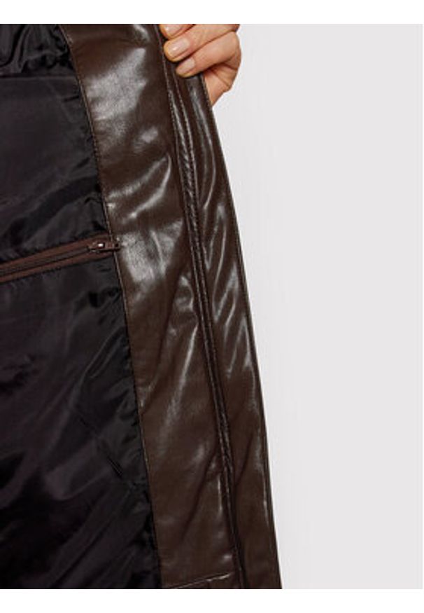 DKNY Kurtka zimowa DL1MUF63 Brązowy Regular Fit. Kolor: brązowy. Materiał: syntetyk. Sezon: zima