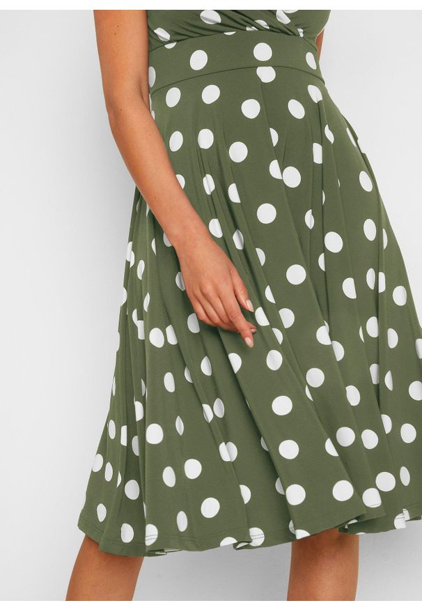 bonprix - Sukienka shirtowa w groszki. Kolor: zielony. Wzór: grochy