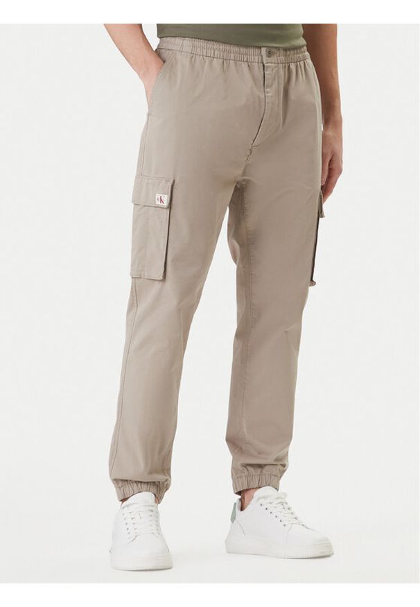 Calvin Klein Jeans Joggery Comfort LV04RD608G Beżowy Skinny Fit. Kolor: beżowy. Materiał: bawełna