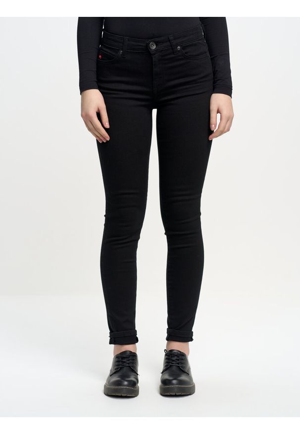 Big-Star - Spodnie jeans damskie zwężane czarne Adela 915. Okazja: do domu. Kolor: czarny. Długość: długie