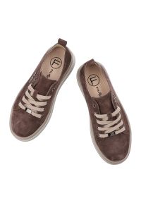 Sneakersy damskie Filippo,na grubej ryflowanej podeszwie z zamszową cholewką i kontrastowymi sznurówkami, brązowe, DP6122/26. Okazja: na co dzień. Zapięcie: sznurówki. Kolor: brązowy. Materiał: zamsz. Szerokość cholewki: normalna. Sport: turystyka piesza #8