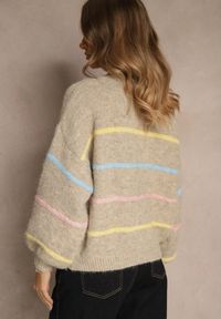 Renee - Beżowy Sweter o Nietoperzowym Fasonie z Dodatkiem Wełny w Paseczki Ralinatia. Okazja: na co dzień. Kolor: beżowy. Materiał: wełna. Styl: casual #4
