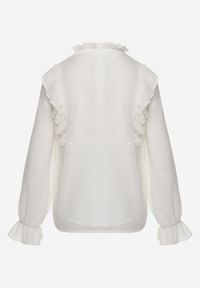 Renee - Biała Bluzka w Stylu Coquette z Falbankami i Wiązaniem przy Szyi Seathrina. Typ kołnierza: kołnierz z falbankami. Kolor: biały. Materiał: poliester, jeans #8