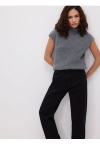 Reserved - Jeansy straight z krótszą nogawką - czarny. Kolor: czarny. Długość: krótkie #1