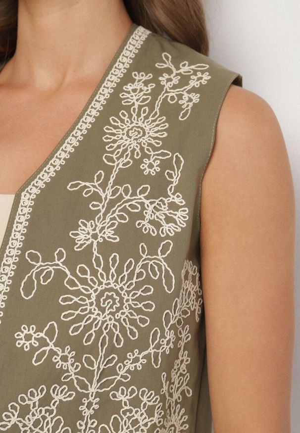 Born2be - Ciemnozielona Kamizelka z Bawełny Ozdobiona Haftem Lisanwena. Okazja: na spacer, na co dzień. Kolor: zielony. Materiał: bawełna. Wzór: aplikacja, haft. Styl: elegancki, casual