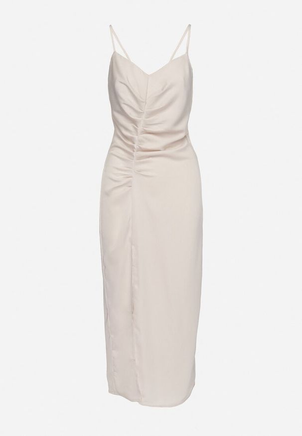 Born2be - Jasnobeżowa Satynowa Sukienka Koktajlowa z Ozdobnym Drapowaniem i Rozcięciem Saligurtia. Okazja: na imprezę. Kolor: beżowy. Materiał: satyna. Długość rękawa: na ramiączkach. Wzór: aplikacja. Sezon: lato. Styl: wizytowy