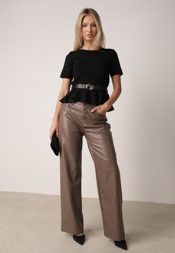 Born2be - Czarna Bluzka Dzianinowa z Baskinką i Paskiem Lyvara. Okazja: na co dzień. Kolor: czarny. Materiał: dzianina. Styl: casual, klasyczny