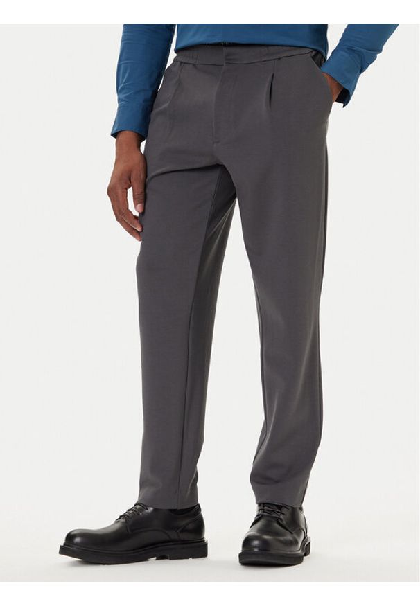Calvin Klein Chinosy LV04LE613G Szary Slim Fit. Kolor: szary. Materiał: wiskoza