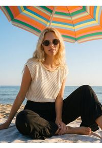 Sinsay - Swetrowa bluzka z ozdobnym dekoltem - kremowy. Kolor: kremowy #1