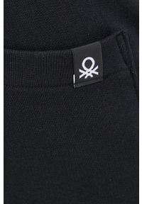 United Colors of Benetton spodnie bawełniane męskie kolor czarny gładkie. Kolor: czarny. Materiał: bawełna. Wzór: gładki #4
