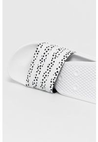 adidas Originals Klapki damskie kolor biały. Kolor: biały. Materiał: guma
