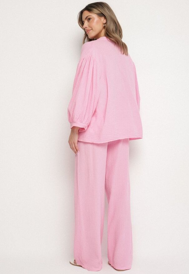 Born2be - Różowy Muślinowy Komplet z Bawełny o Kroju Oversize Koszula i Szerokie Spodnie Ziselia. Kolor: różowy. Materiał: bawełna. Wzór: aplikacja