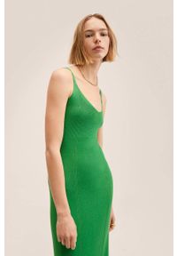 mango - Mango sukienka Menta kolor zielony midi dopasowana. Kolor: zielony. Materiał: włókno. Długość rękawa: na ramiączkach. Typ sukienki: dopasowane. Długość: midi