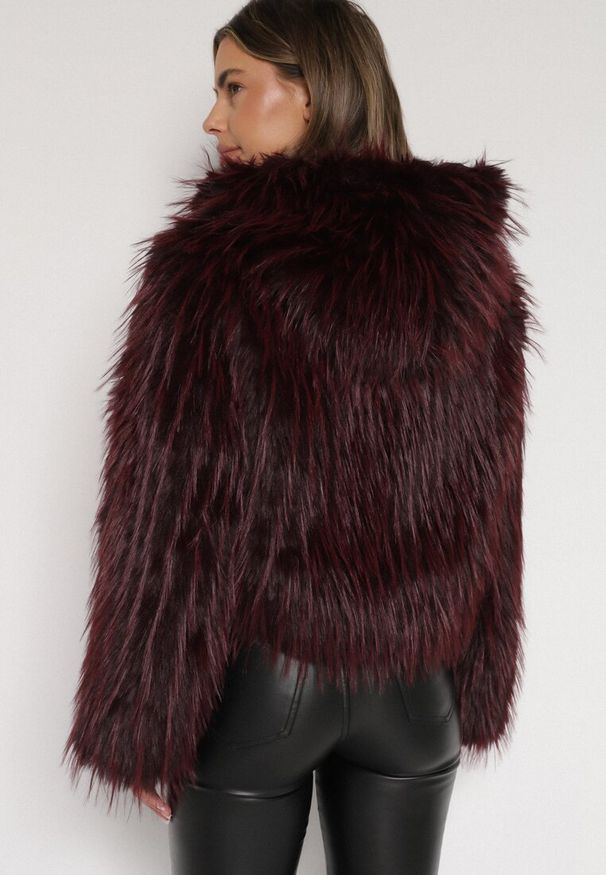 Born2be - Bordowa Kurtka Futerko na Suwak z Kapturem Zetale. Okazja: na spacer. Typ kołnierza: kaptur. Kolor: czerwony. Materiał: futro. Wzór: gładki