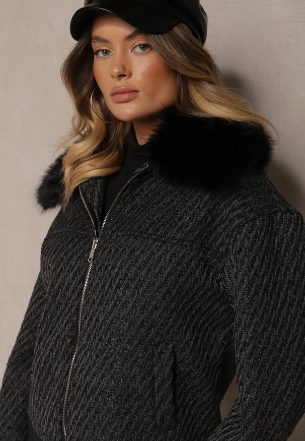 Renee - Czarna Elegancka Kurtka z Kołnierzem z Futerka i Błyszczącą Nicią Vertilora. Okazja: na spacer, na imprezę, na co dzień. Kolor: czarny. Materiał: futro. Styl: elegancki
