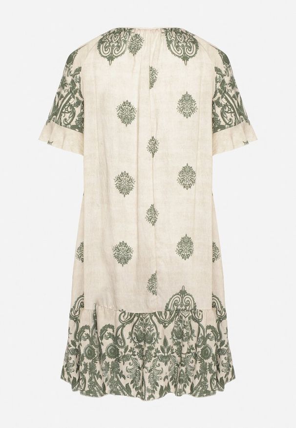 Born2be - Zielona Wiskozowa Sukienka w Stylu Boho z Frędzlami i Falbankami Korilia. Typ kołnierza: kołnierz z falbankami. Kolor: zielony. Materiał: wiskoza. Sezon: lato. Styl: boho