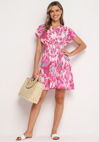 Born2be - Fuksjowa Sukienka Rozkloszowana z Kopertowym Dekoltem i Gumką w Pasie Emrra. Okazja: na plażę, na co dzień. Typ kołnierza: dekolt kopertowy. Kolor: różowy. Materiał: tkanina. Sezon: lato. Typ sukienki: kopertowe. Styl: casual #5