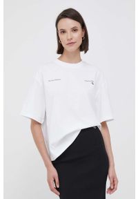 Calvin Klein Jeans t-shirt bawełniany kolor biały. Kolor: biały. Materiał: bawełna. Długość rękawa: krótki rękaw. Długość: krótkie. Wzór: nadruk. Styl: klasyczny #1