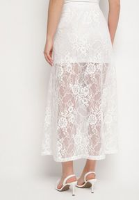 Born2be - Biała Rozkloszowana Spódnica z Koronki Zdobiona Rozcięciem Zariska. Okazja: na imprezę. Kolor: biały. Materiał: koronka. Wzór: aplikacja, koronka. Styl: elegancki #5