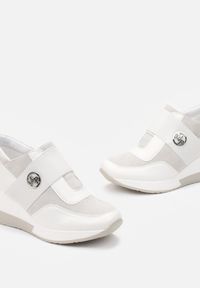 Born2be - Białe Sneakersy na Koturnie z Elastycznym Paskiem Orjie. Nosek buta: okrągły. Zapięcie: pasek. Kolor: biały. Sezon: wiosna, jesień. Obcas: na koturnie. Wysokość obcasa: średni #5