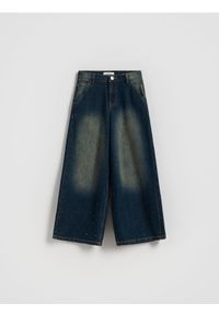 Reserved - Jeansy super wide leg z aplikacją - granatowy. Kolor: niebieski. Wzór: aplikacja